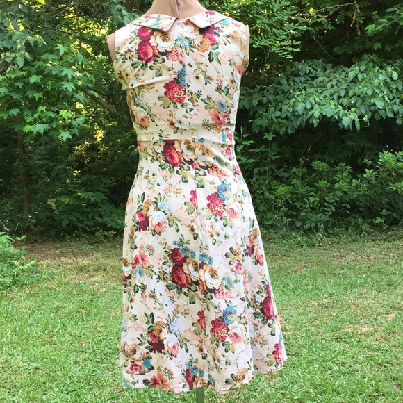 ❤️Vintage Style Floral Dress❤️ - Picture 3 of 11
